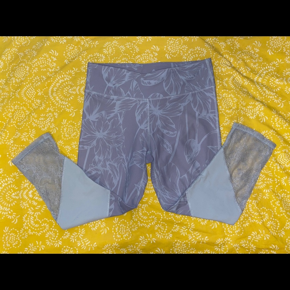 Fabletics cropped leggings - size medium